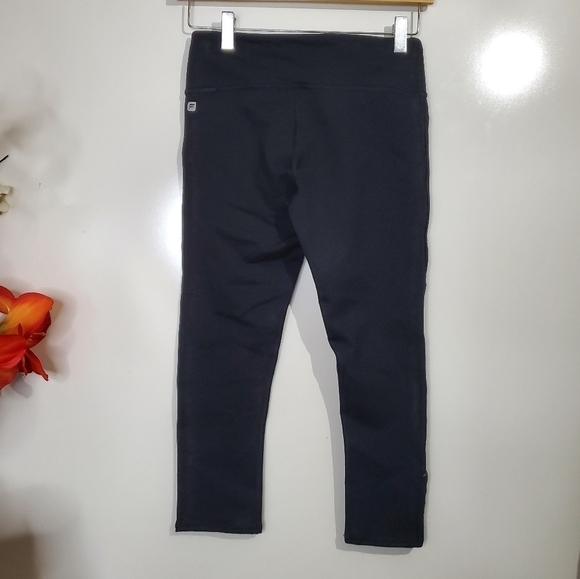 Fabletics NEW olive capri - Picture 5 of 9